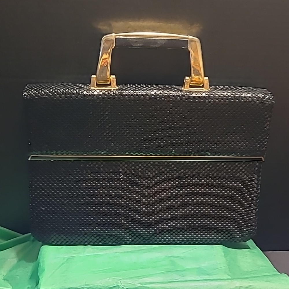 💼Vintage metal mesh like handbag/briefcase.  Black with gold accents.